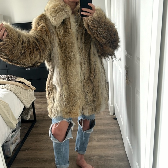 Coyote Fur Jacket - Picture 2 of 10